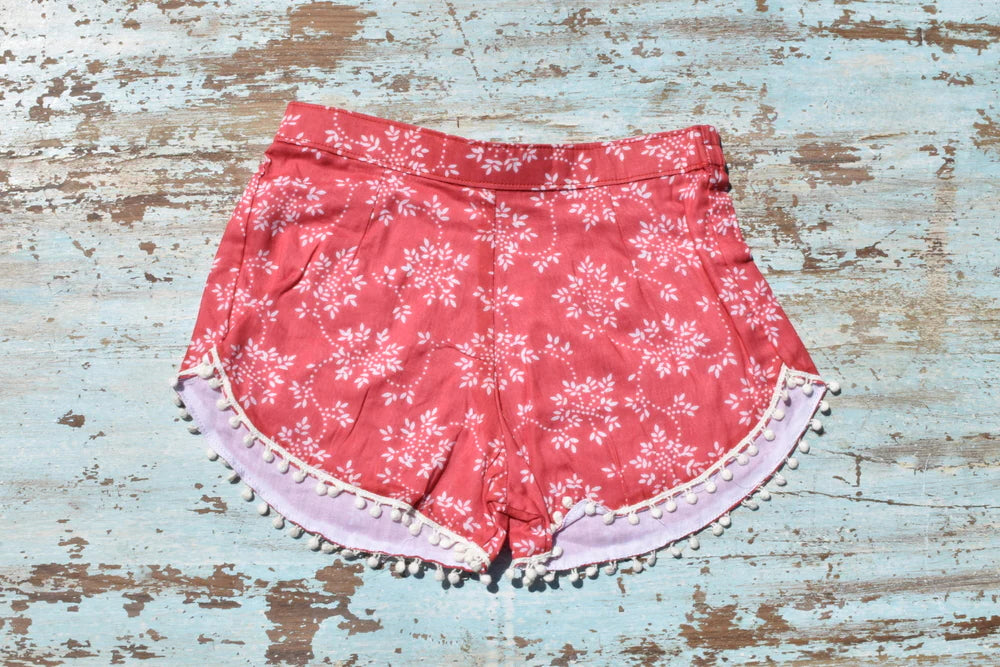 COASTIE SHORTS - Red White Flower White Trim