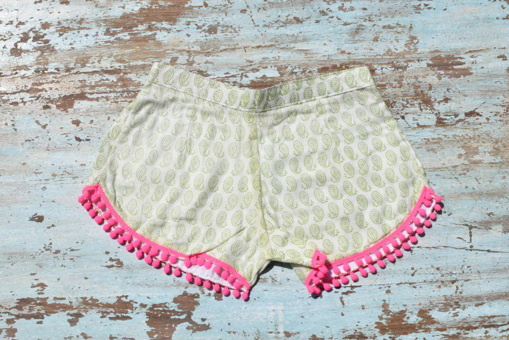 COASTIE SHORTS - Soft Green Flower Pink Trim