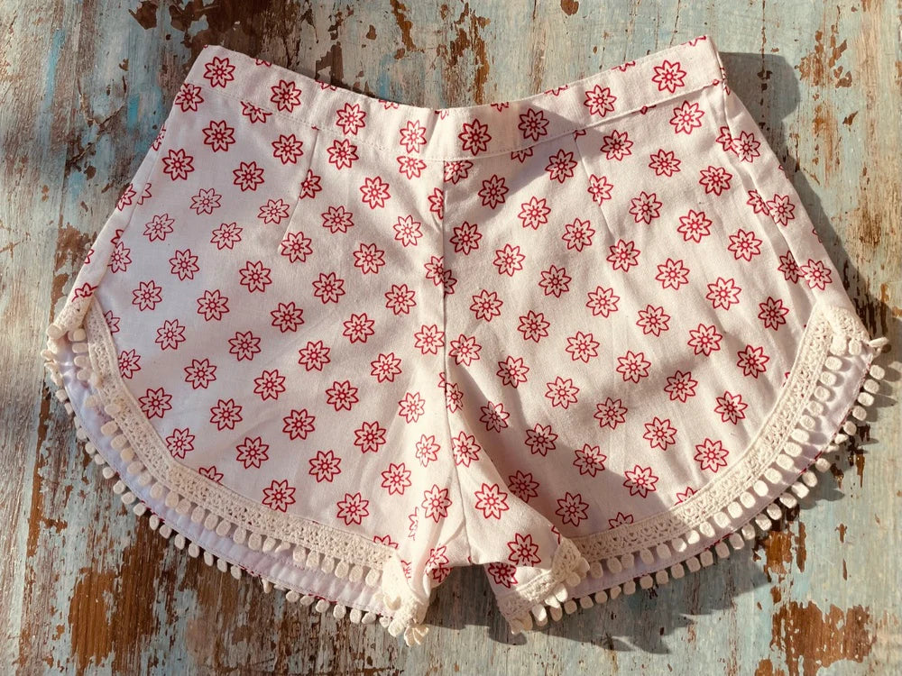 COASTIE SHORTS - White Red Flower White Lace