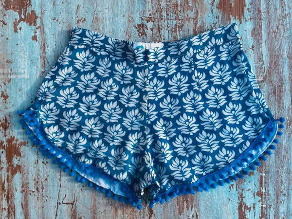 COASTIE SHORTS - Navy White Flower Blue Trim