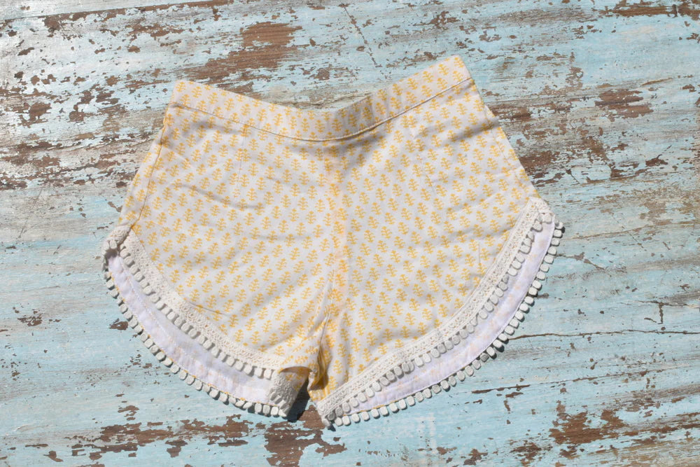 COASTIE SHORTS - White Yellow Flower White Lace