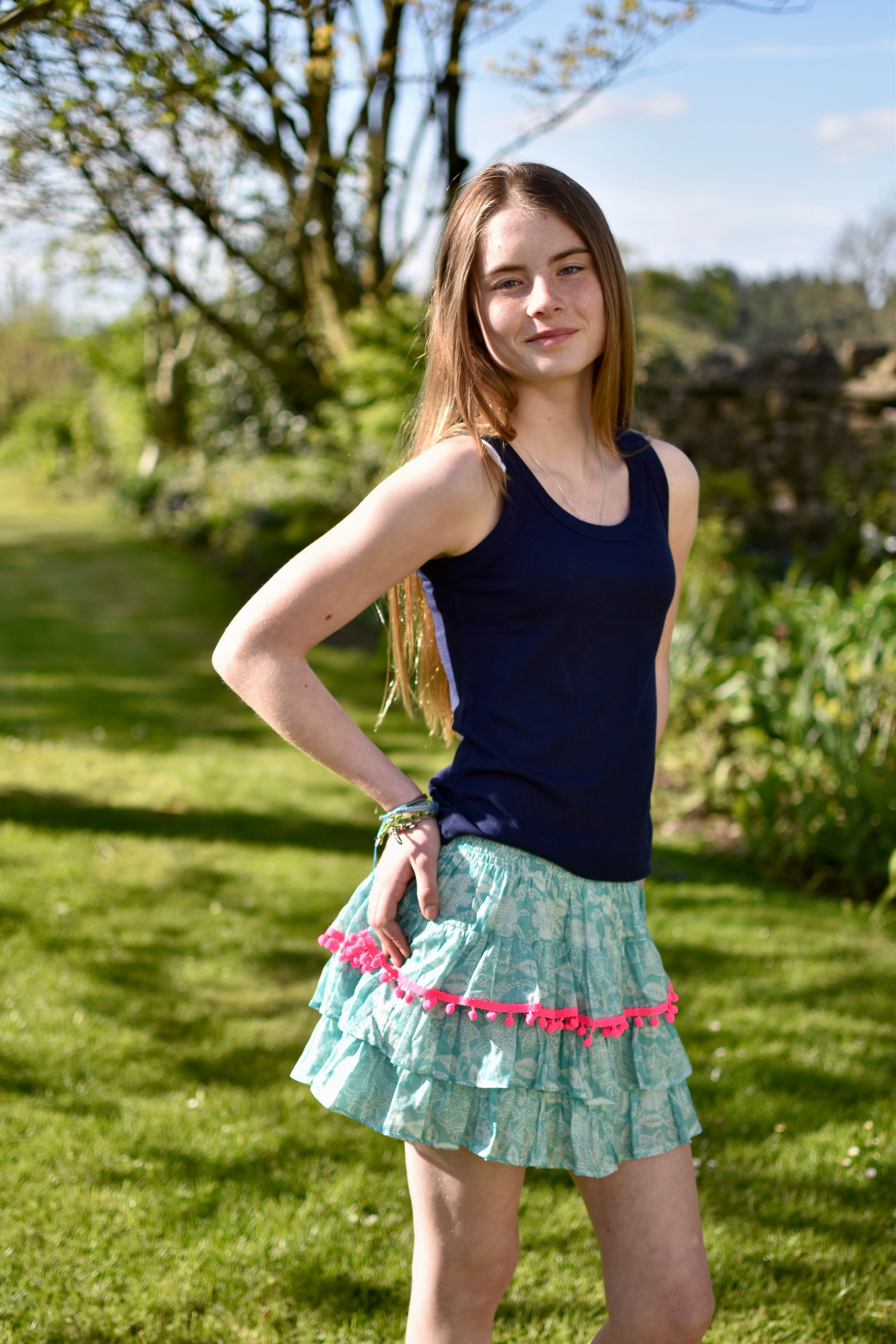 Rara Skort - turquoise with neon pink bobbles