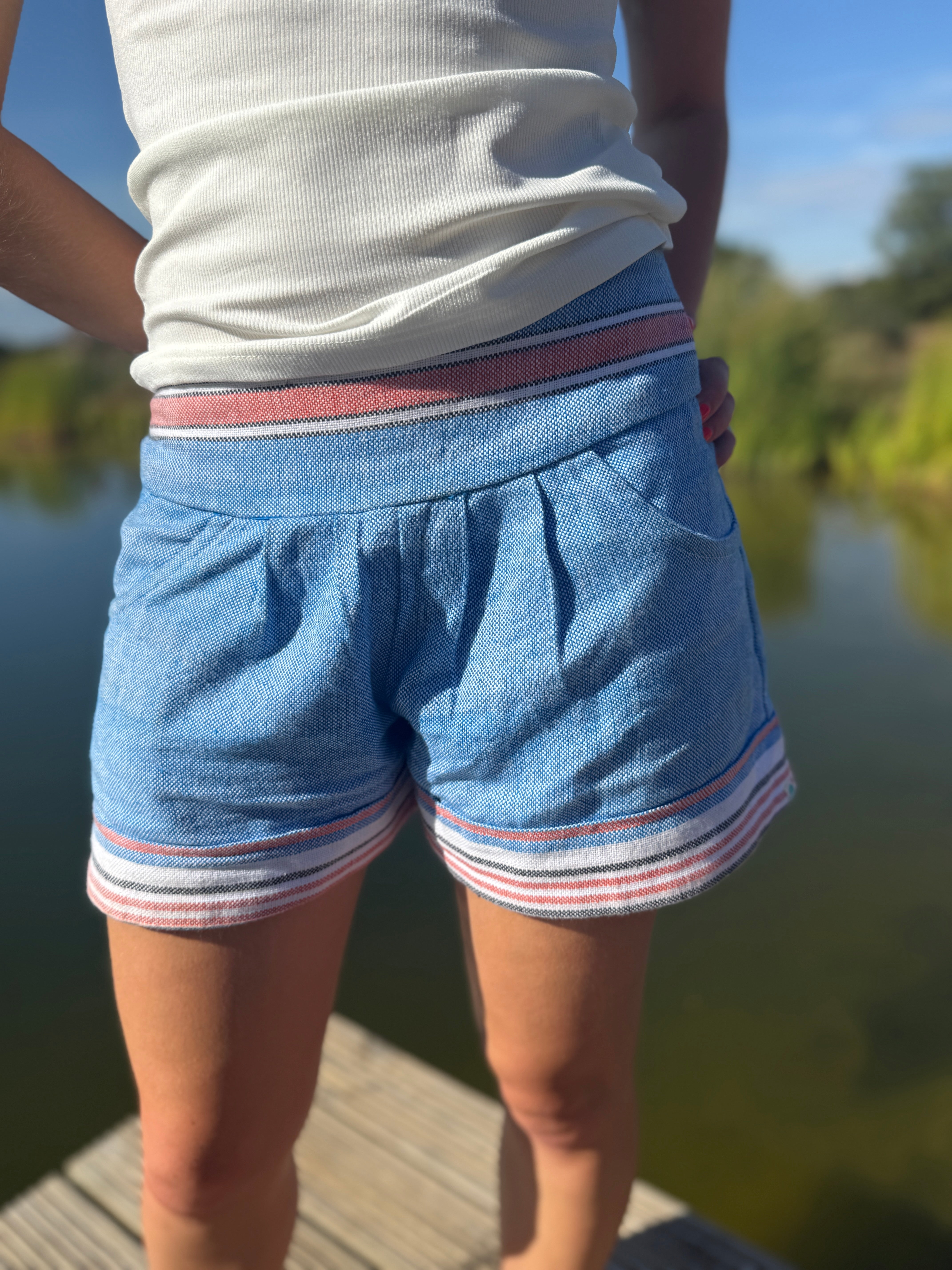 NEW! - KIKOY FLAT FRONT SHORTS - marine blue with red stripe