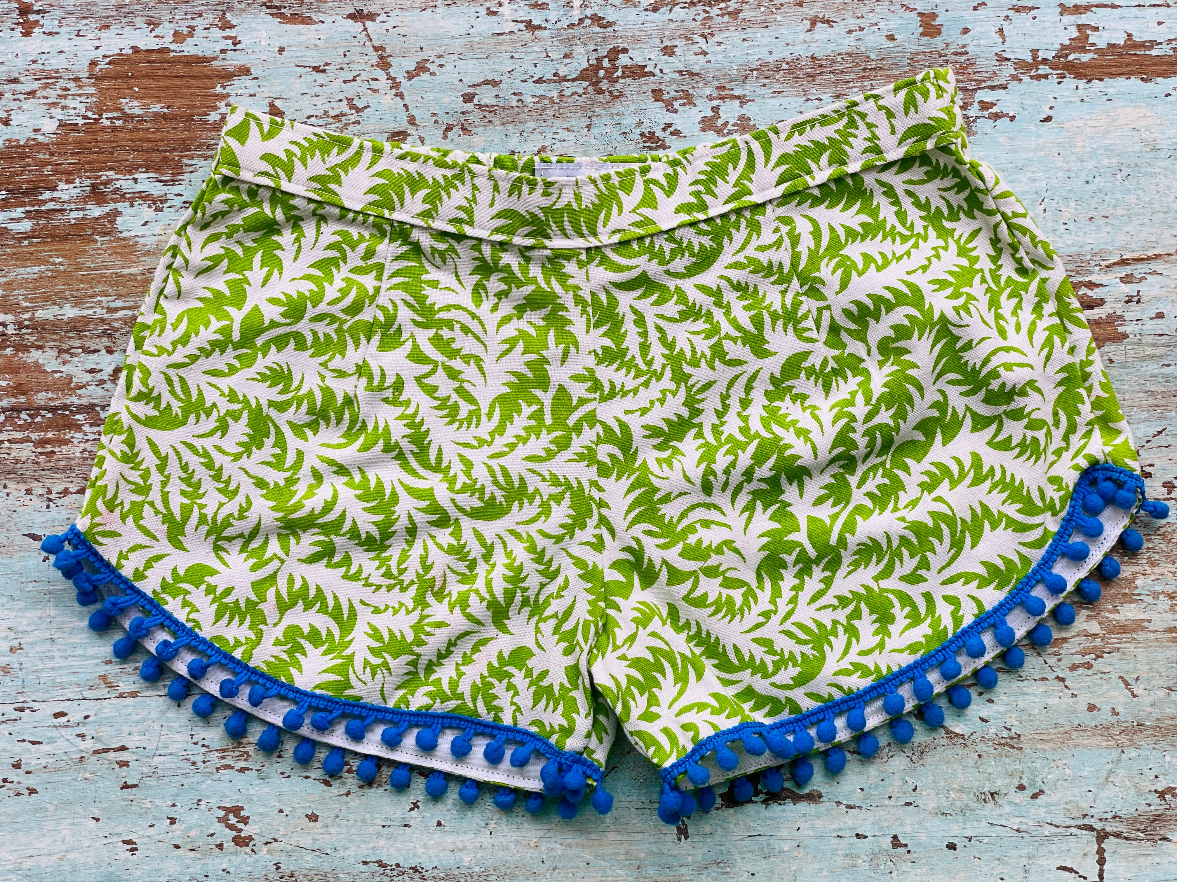 COASTIE SHORTS - Green Leaf Blue Bobble