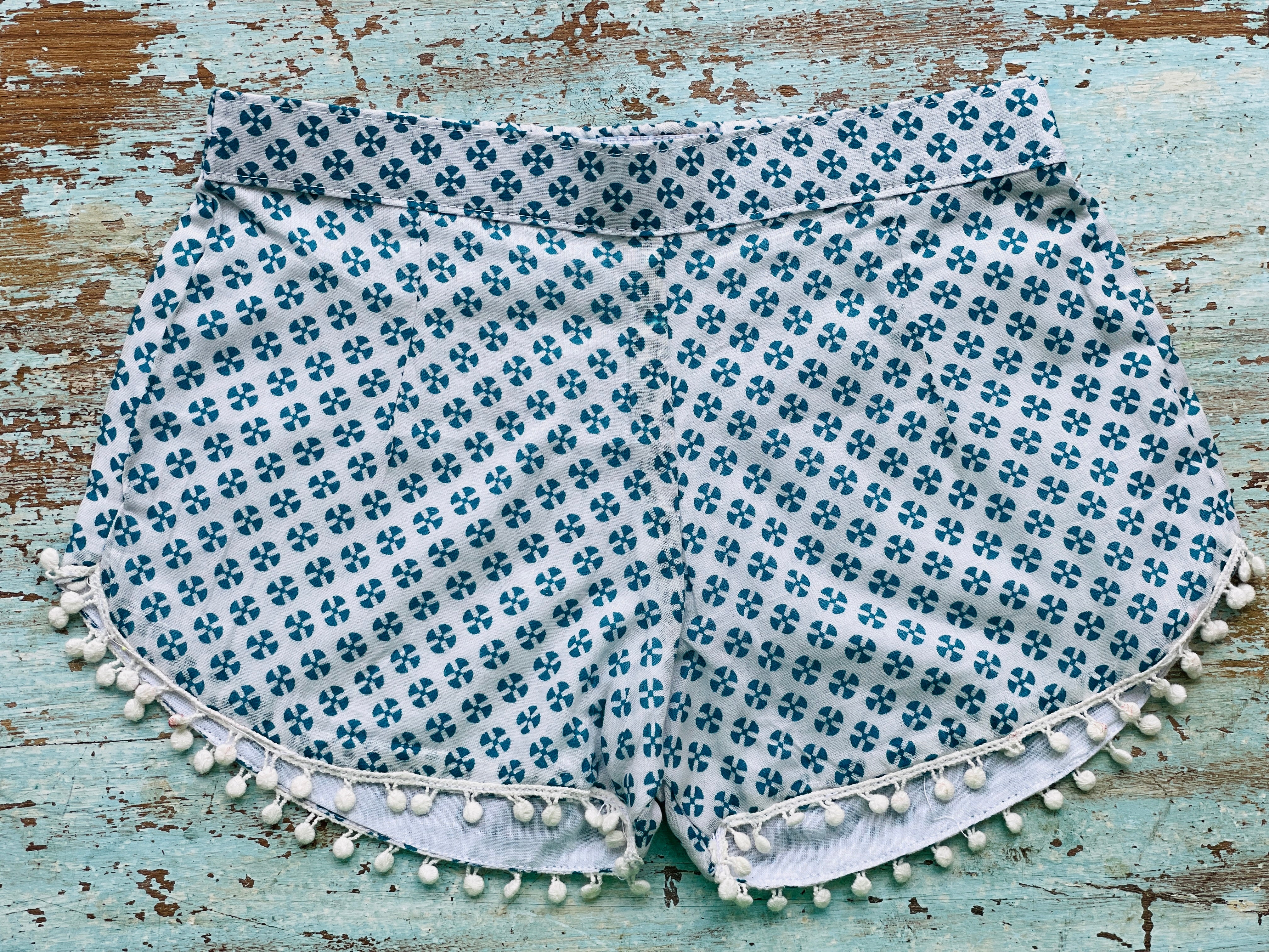 COASTIE SHORTS - Turquoise Clover White Bobble