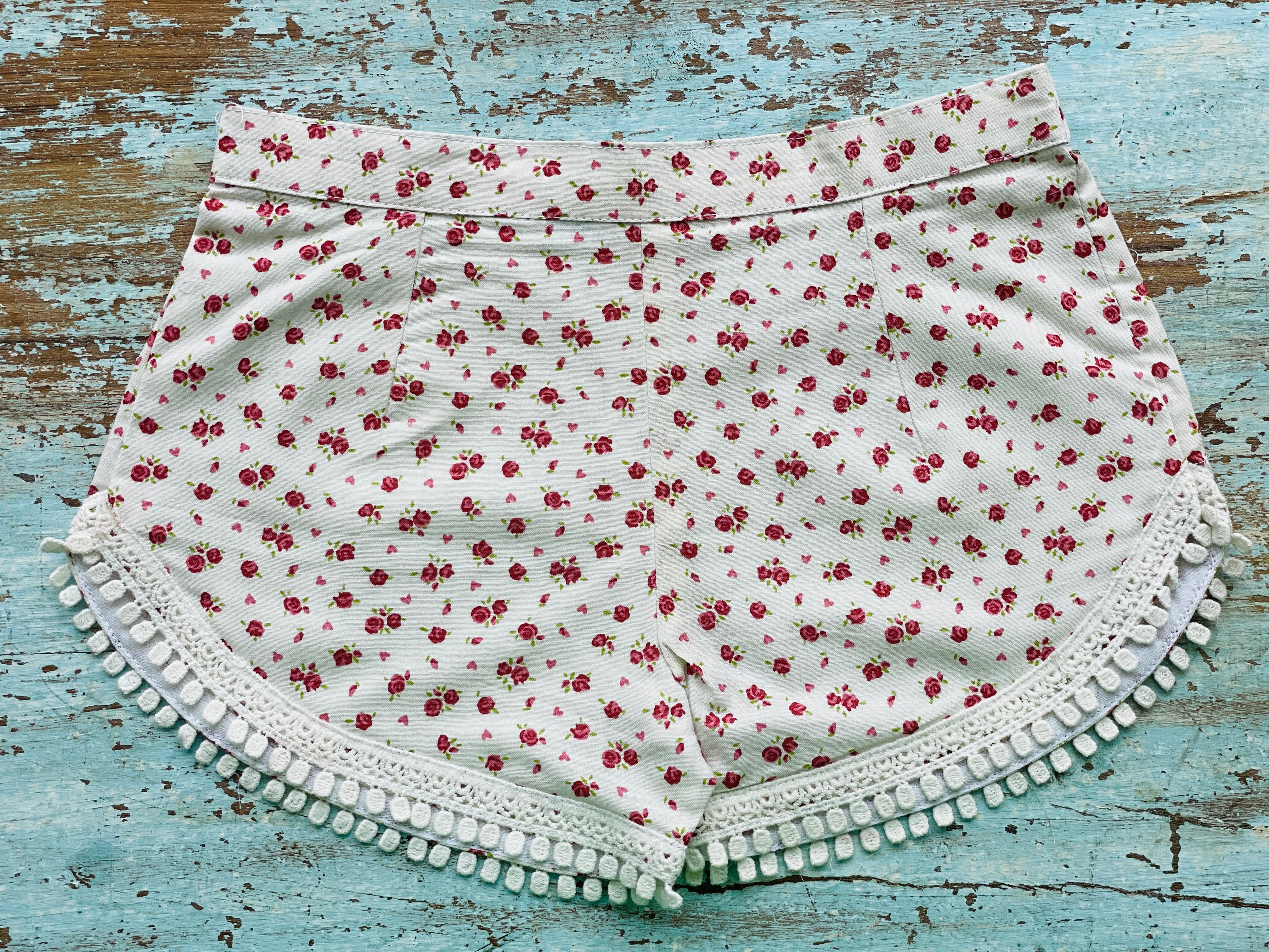 COASTIE SHORTS - Red Rose White Lace