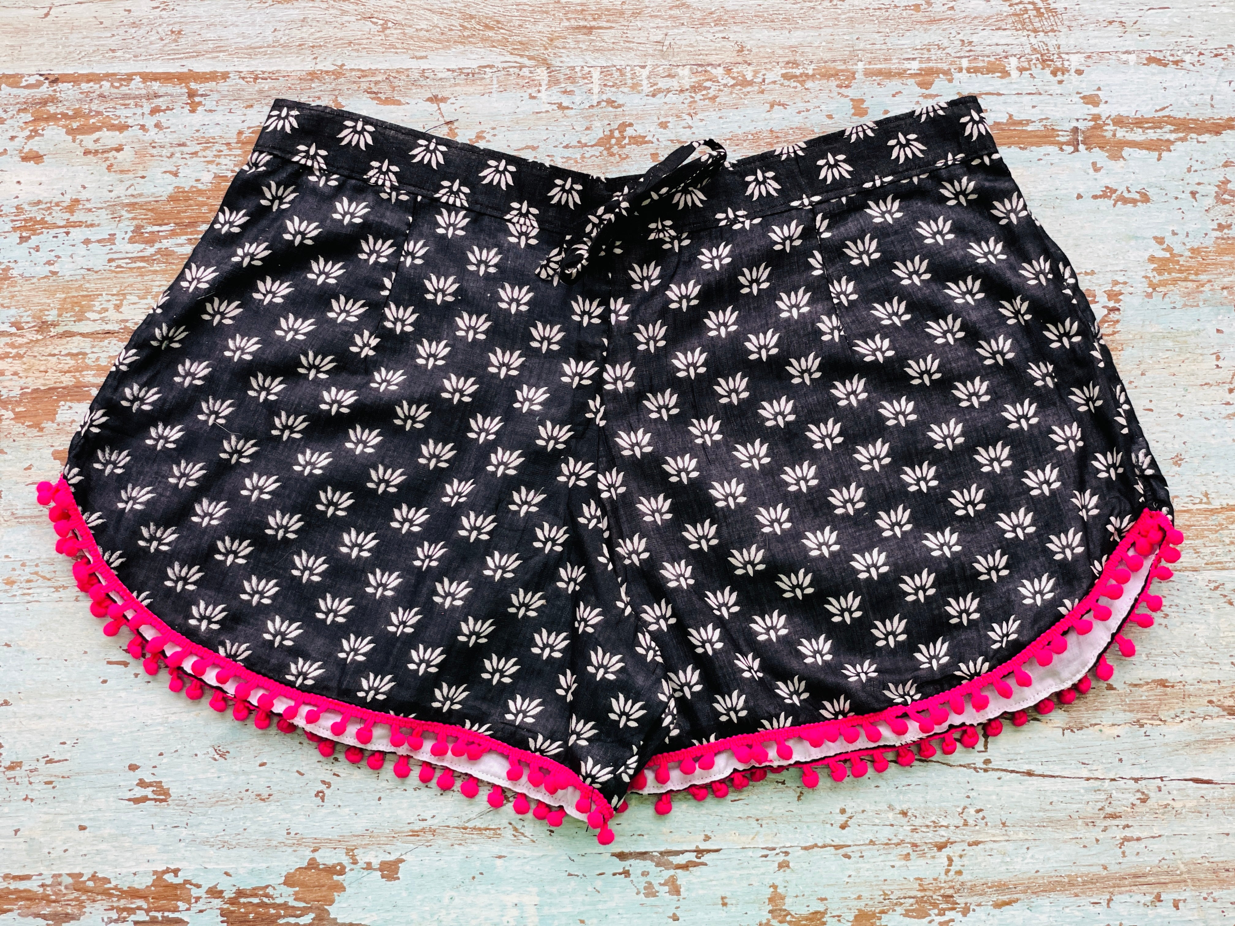 COASTIE SHORTS - Black Flower Pink Bobble