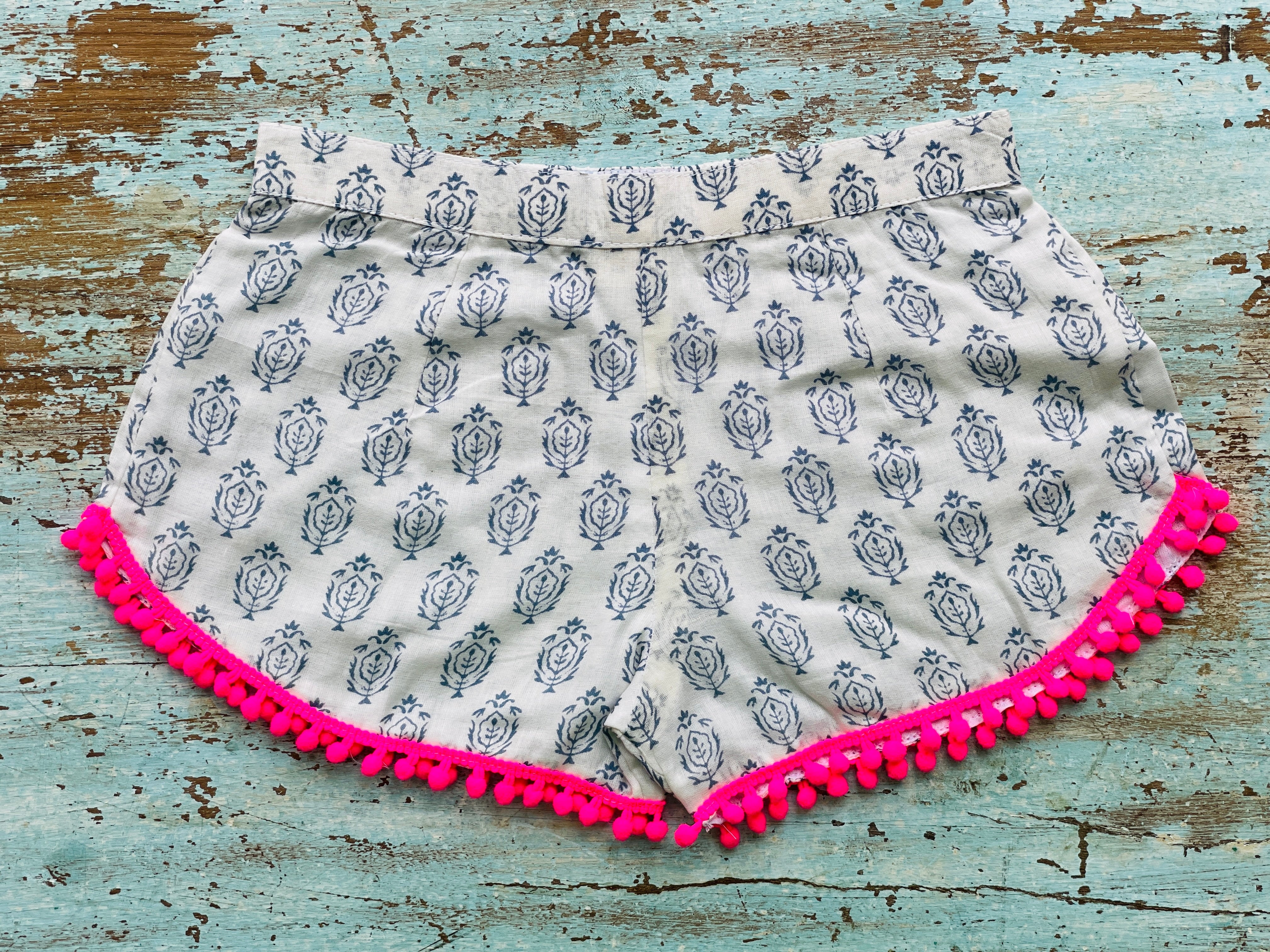 COASTIE SHORTS - Blue Leaf Bright Pink Bobble