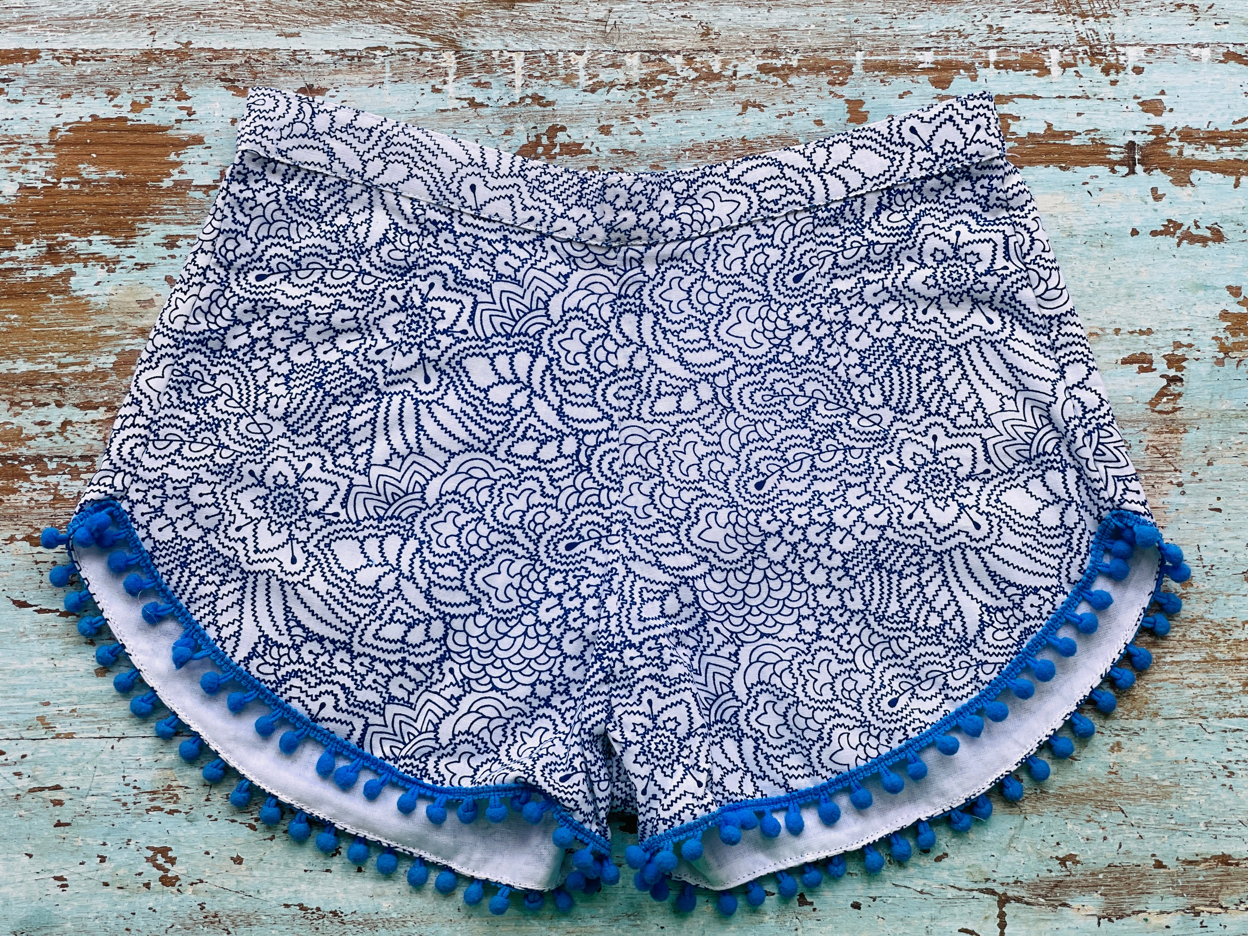 COASTIE SHORTS - Blue Flower Pattern Blue Bobble