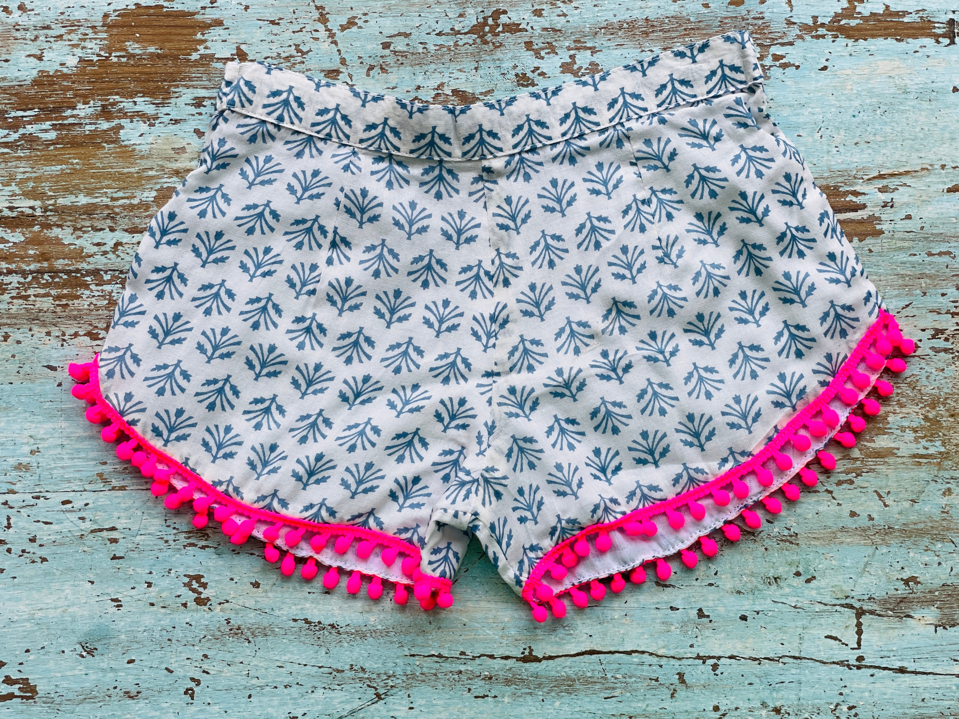 COASTIE SHORTS - Blue Leaf Bright Pink Bobble