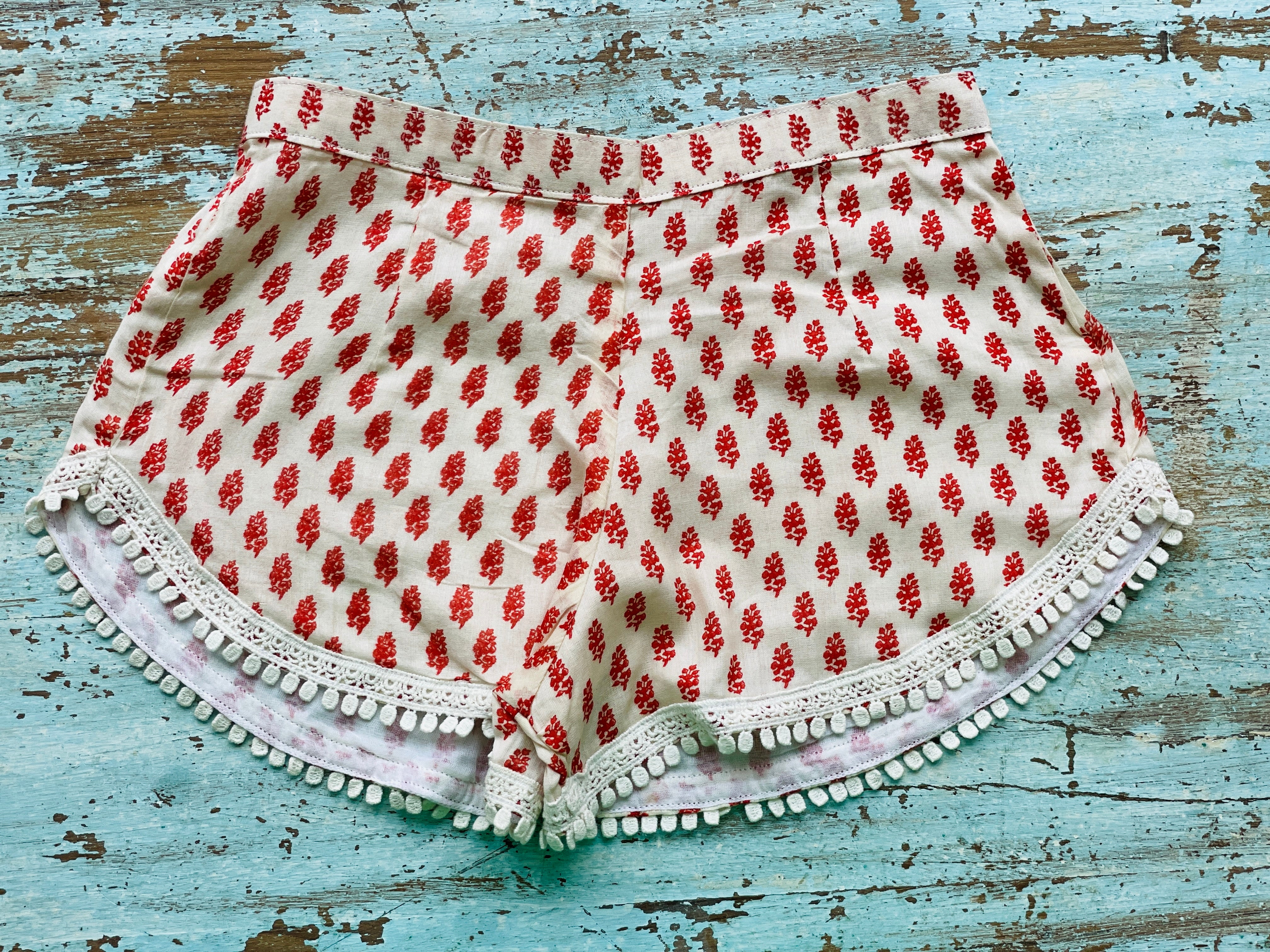 COASTIE SHORTS - Orange Leaf White Lace