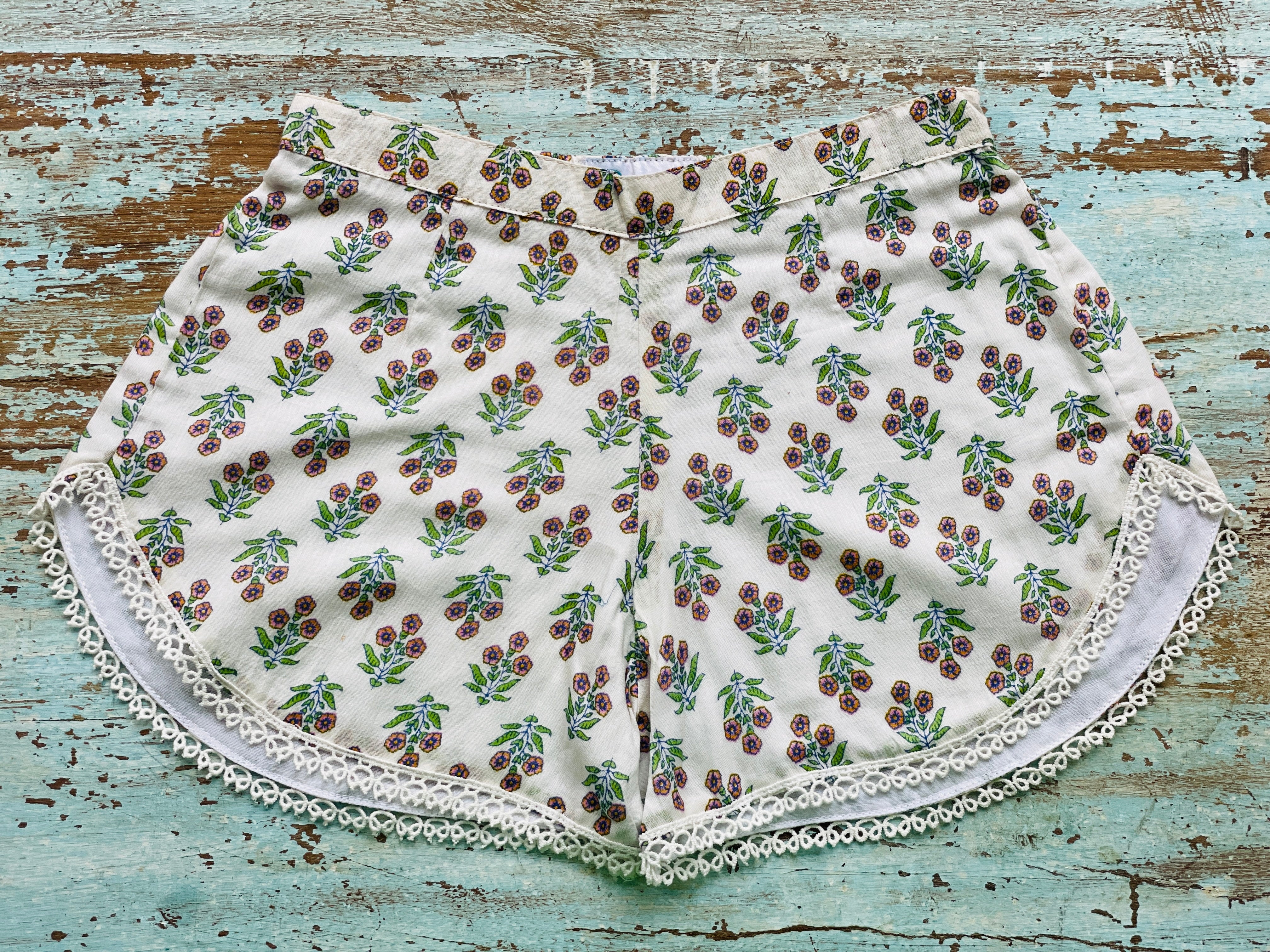 COASTIE SHORTS - Pink Green Flower White Bobble