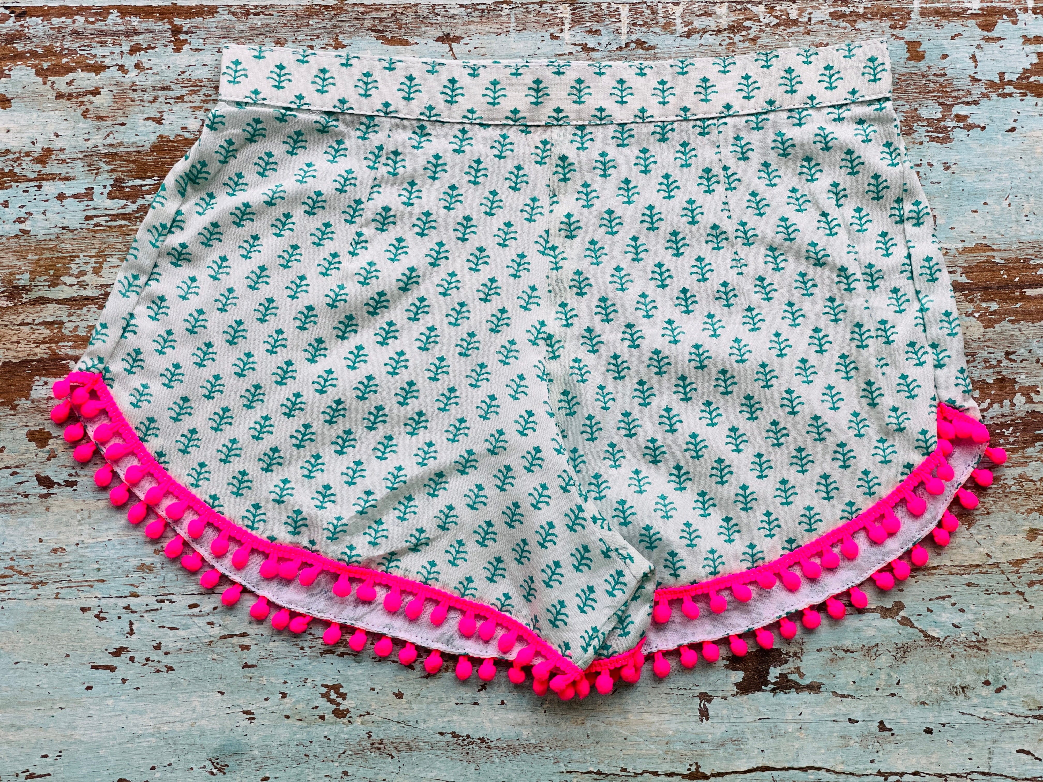 COASTIE SHORTS - Turquoise Leaf Bright Pink Bobble