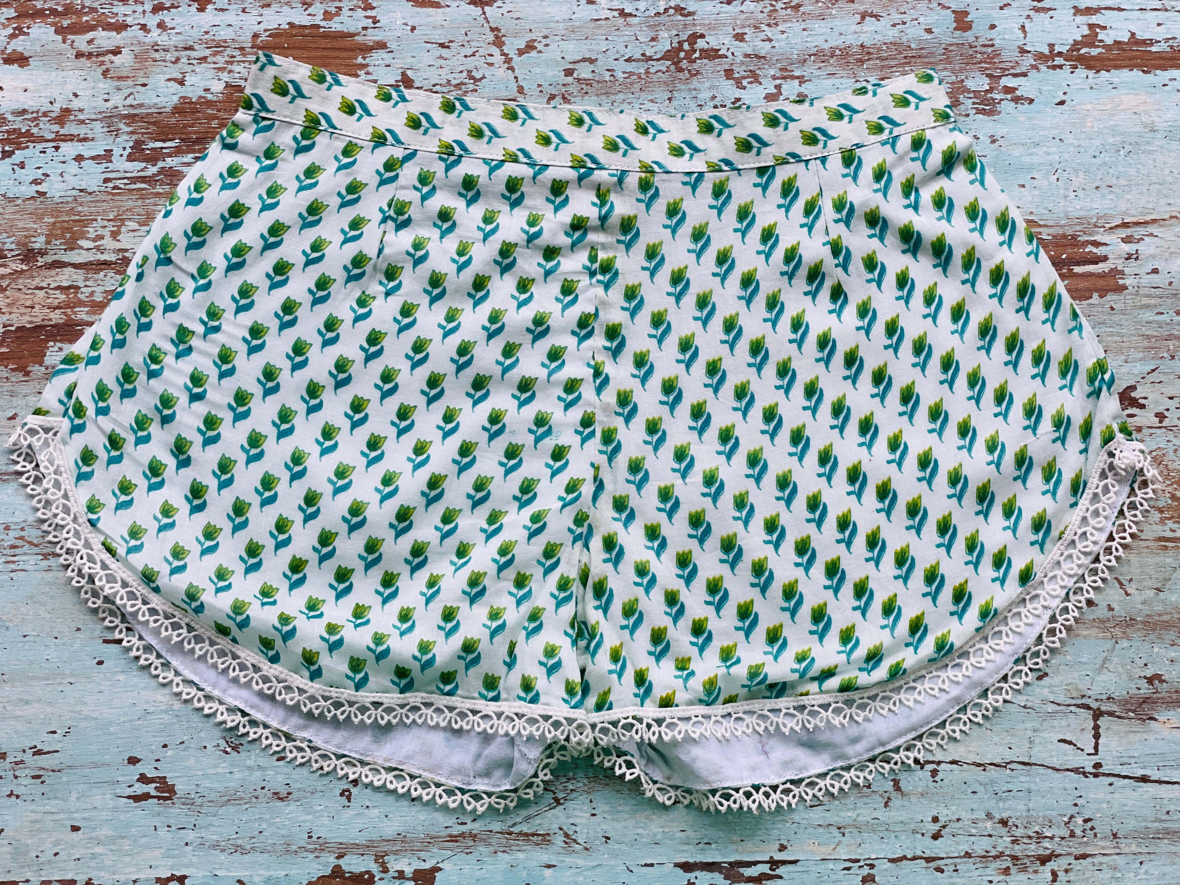 COASTIE SHORTS - Turquoise Green Flower White Lace