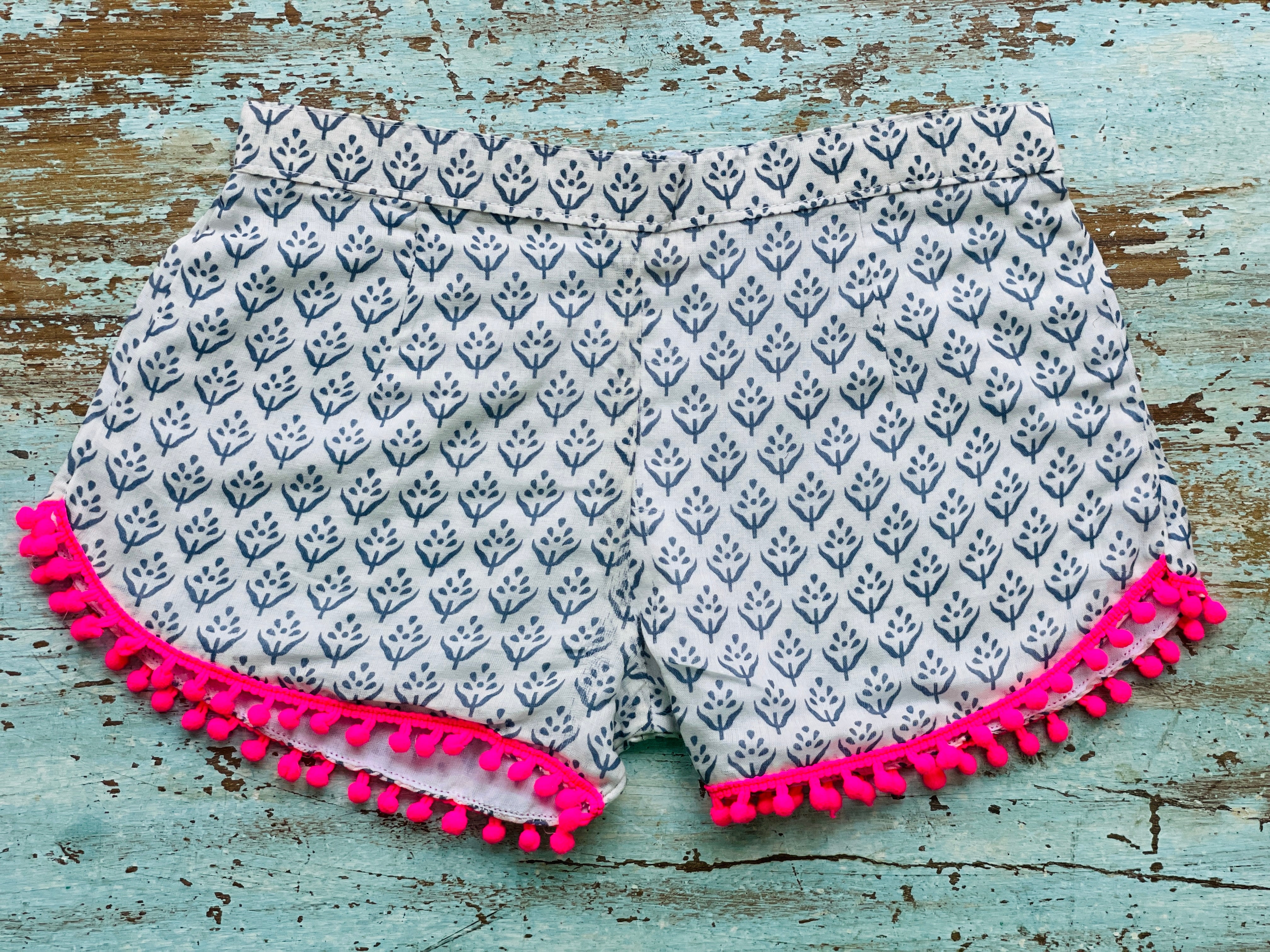 COASTIE SHORTS - Blue Flower Bright Pink Bobble