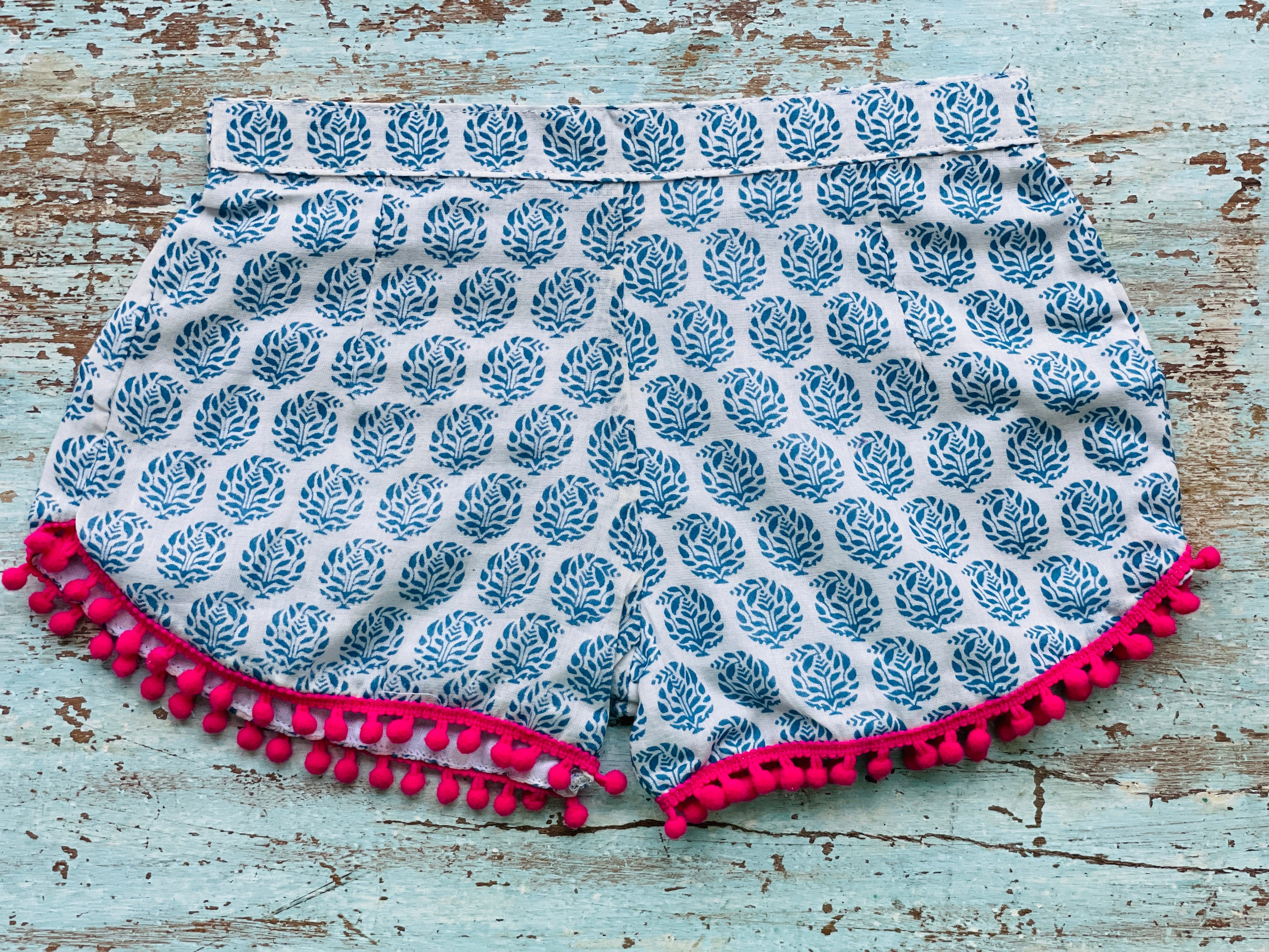 COASTIE SHORTS - Blue Leaf Pink Bobble