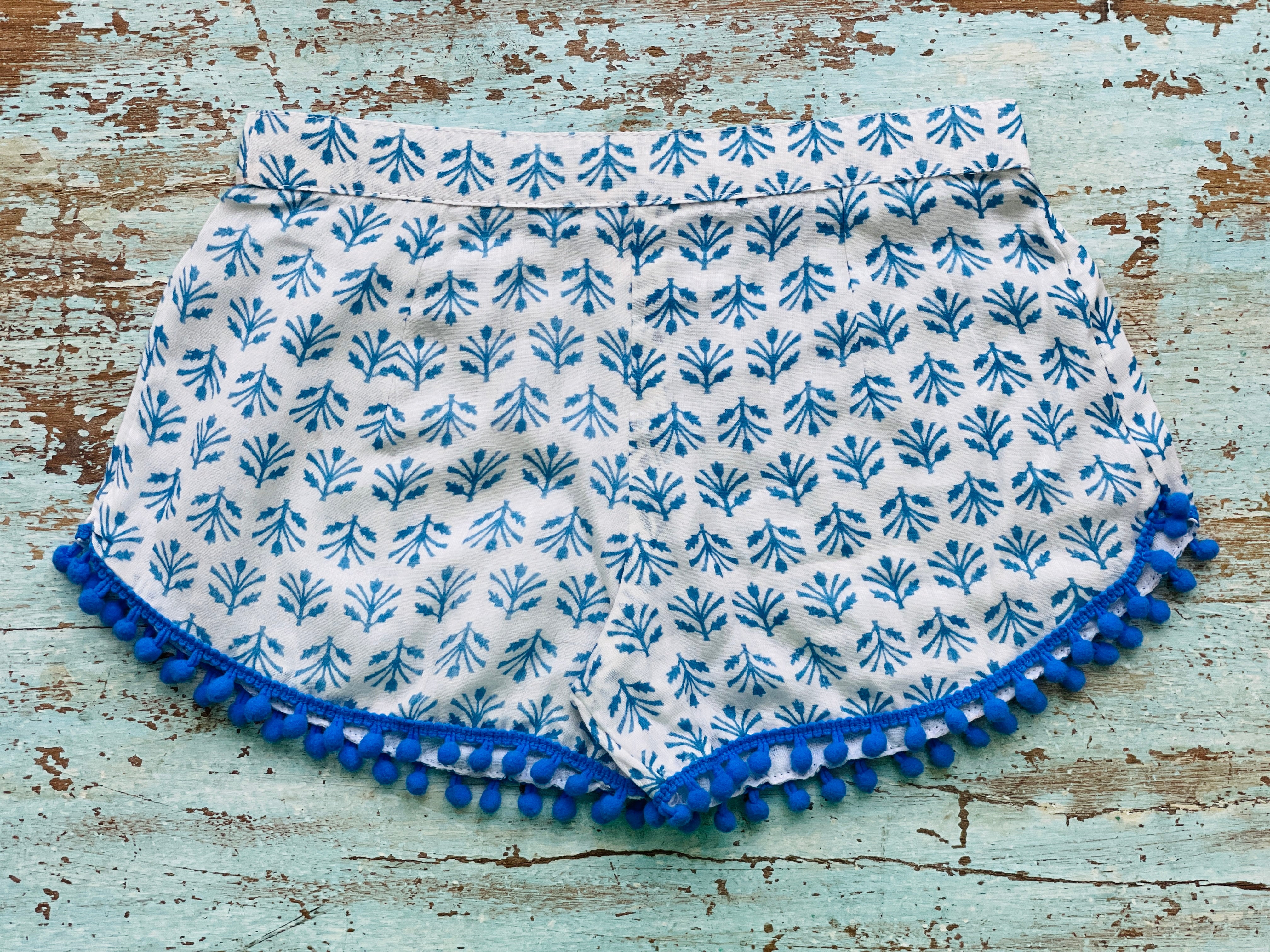 COASTIE SHORTS - Blue Flower Blue Bobble