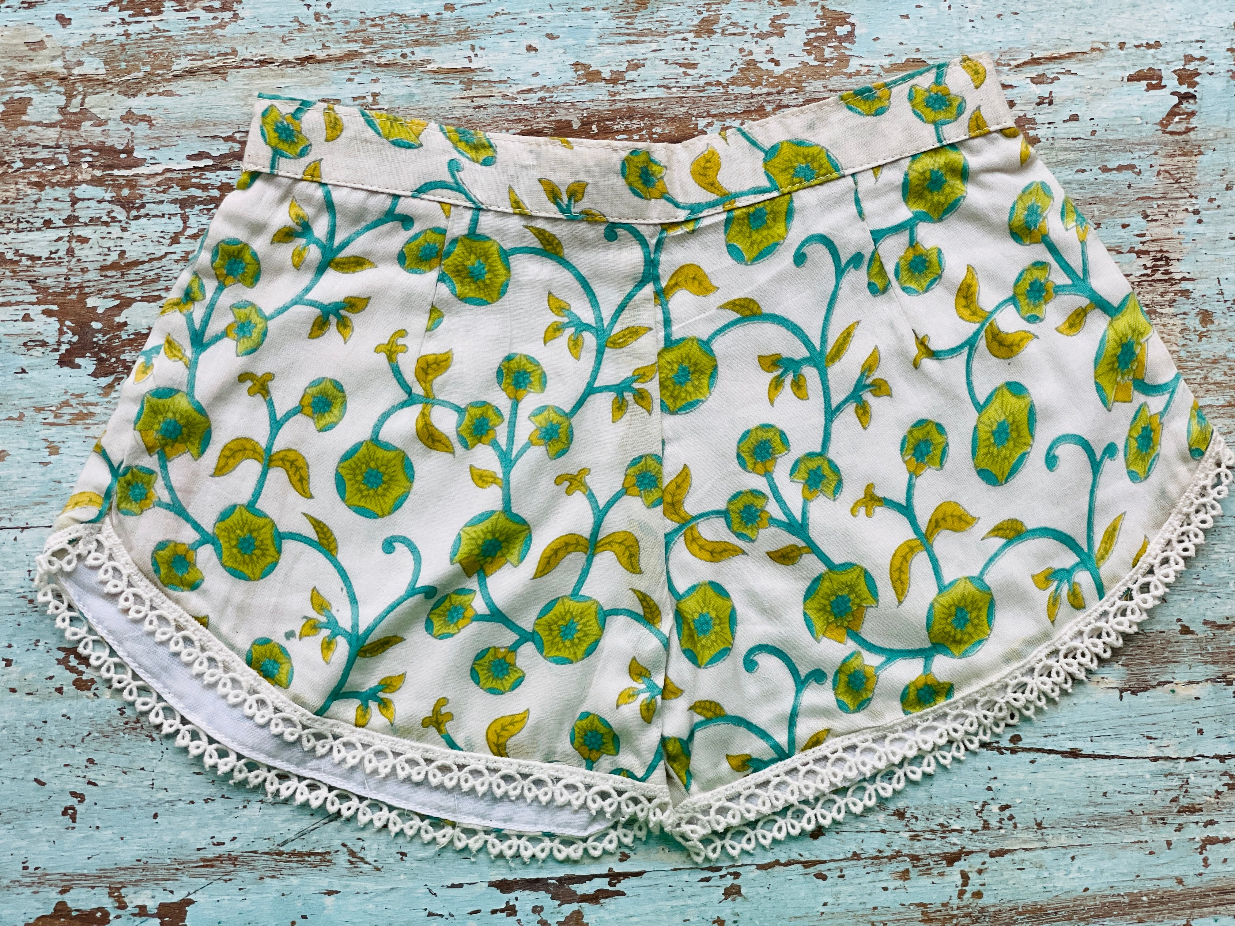 COASTIE SHORTS - Turquoise Green Creeper White Lace