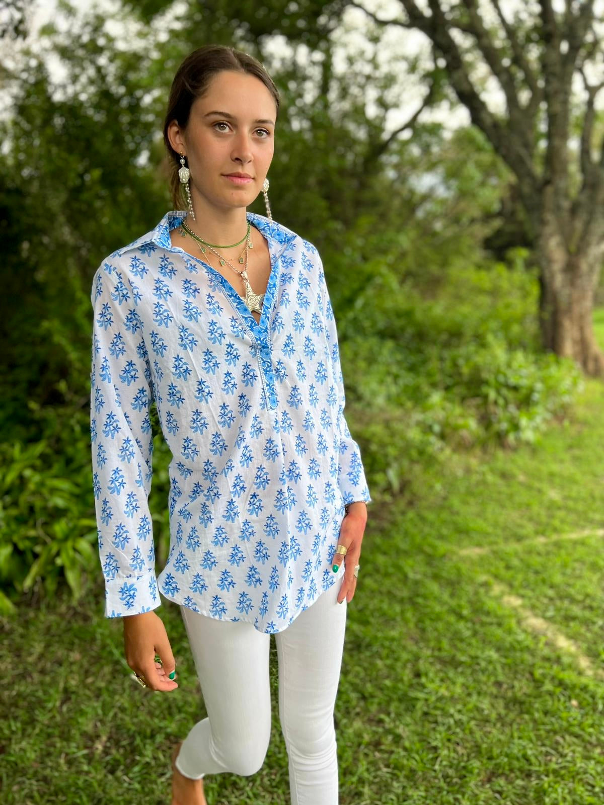 Lamu Shirt - White Blue Flower