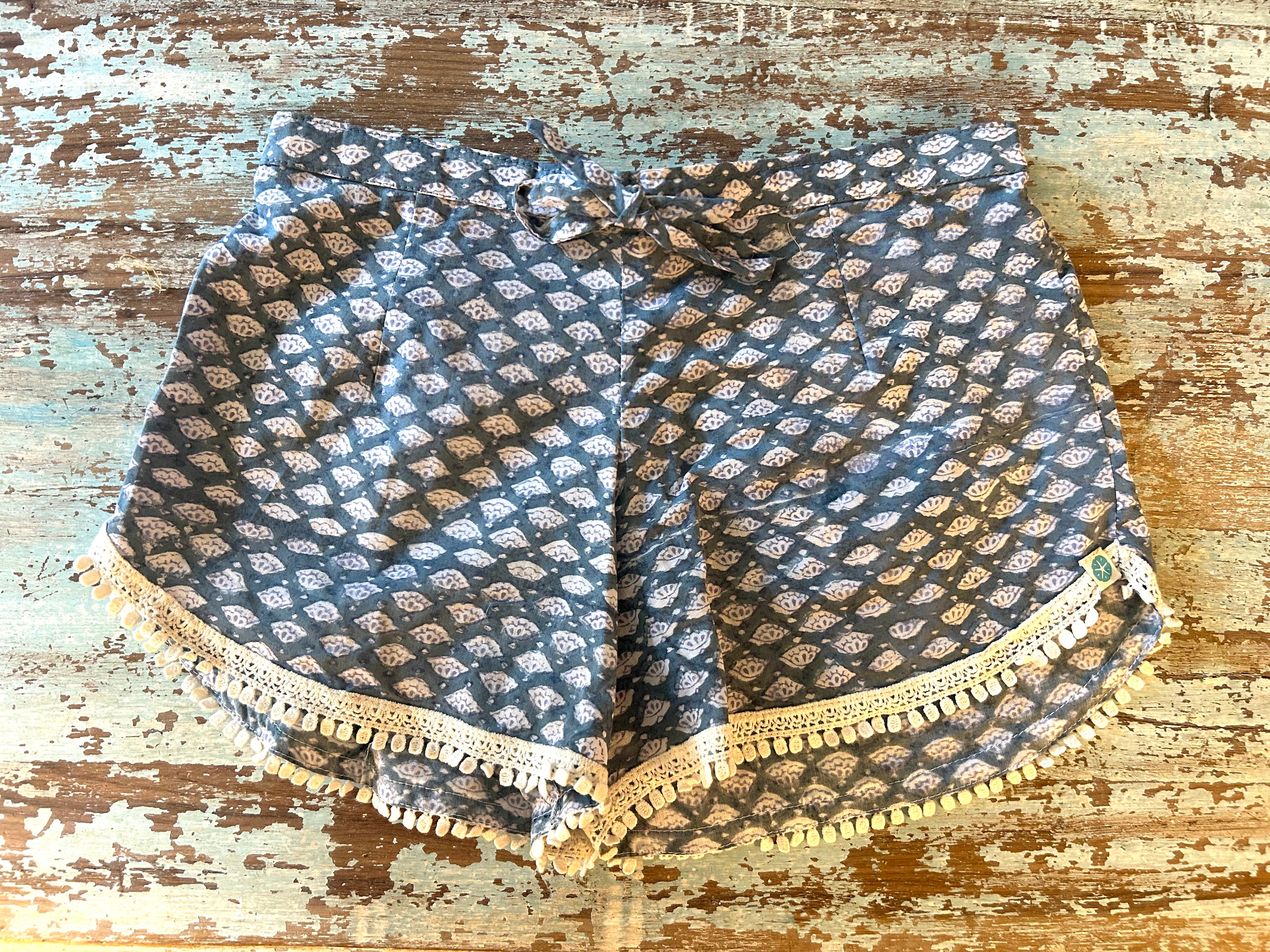 Coastie Shorts - blue-grey fans with white lace (S)