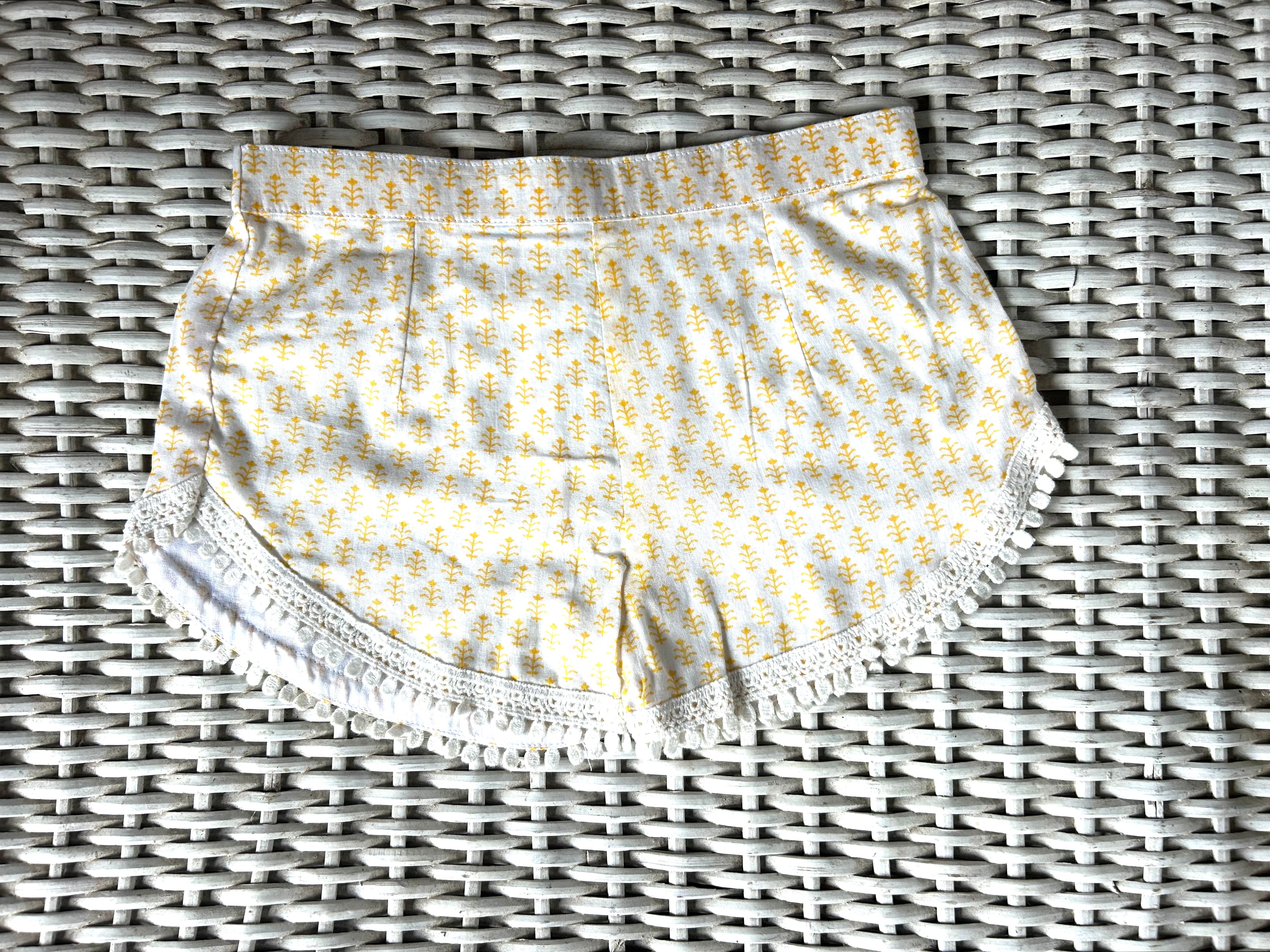 Coastie Shorts - white with yellow ferns (4-5yrs)