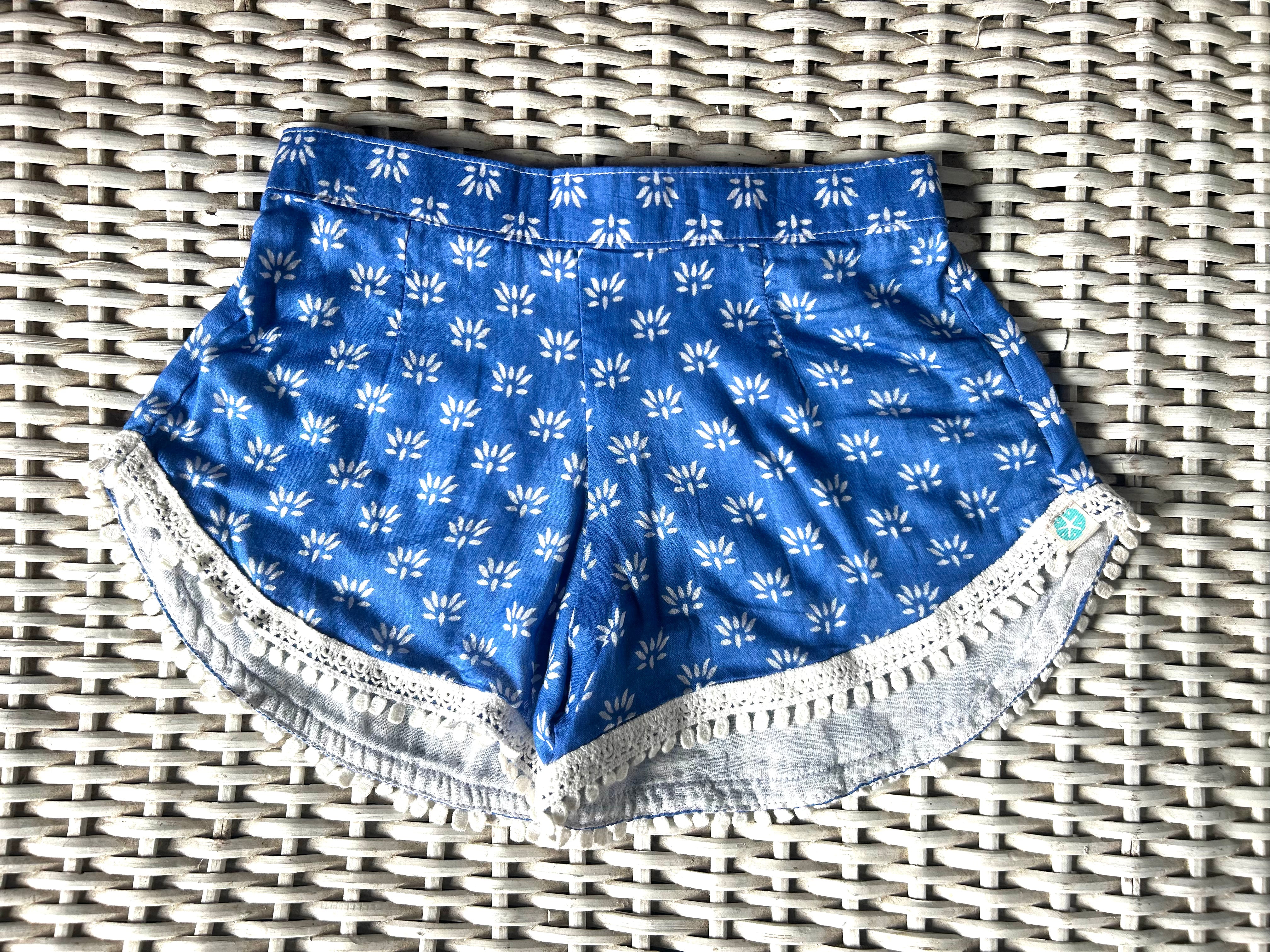 Coastie Shorts - blue with mini white lotus and lace (6-7yrs)